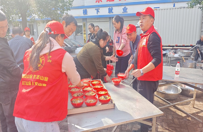 嵩縣山金公司黨委到對接幫扶社區開展孝老節暨睦鄰節活動